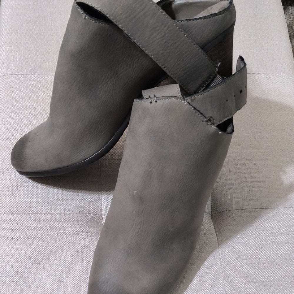AEROSOLES Gray Mules & Clogs
